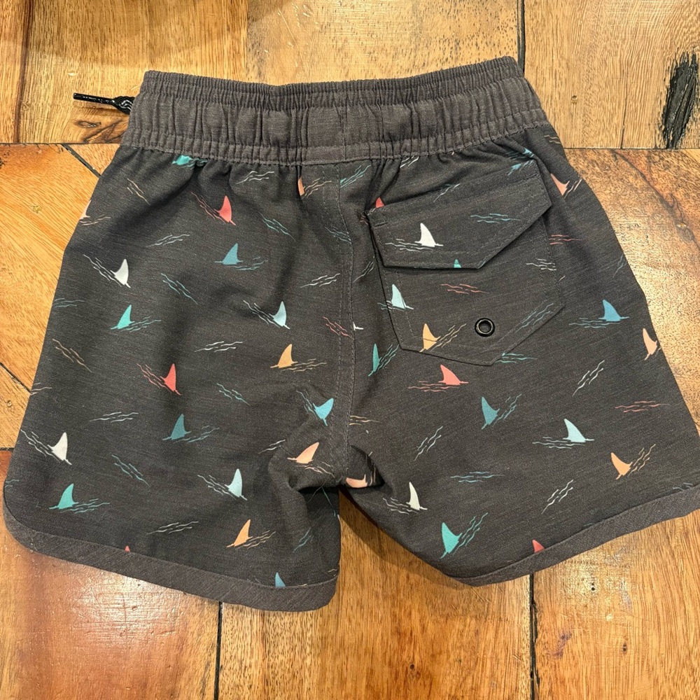 Feather 4 Arrow Shark Fin Boardshort Swimsuit - Picture 5 of 6